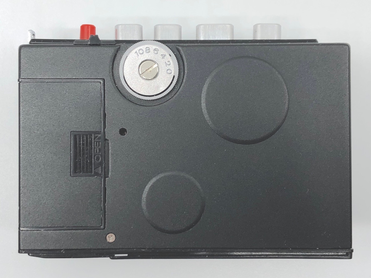 Hitachi CP-88R - The World's Smallest Portable Cassette Recorder Hitachi CP-88R - The World's Smallest Portable Cassette Recorder