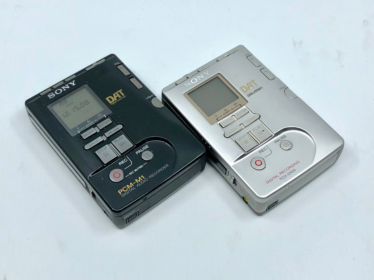 SONY DATウォークマン TCD-D100 DAT発売10周年記念モデル Amazon.co.jp: SONY TCD-D100 レコーディングDATウォークマン : 家電